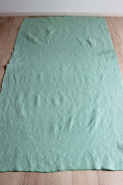 Mintgroene vintage deken. Wollen eenpersoons retro sprei - 116 x 195 cm