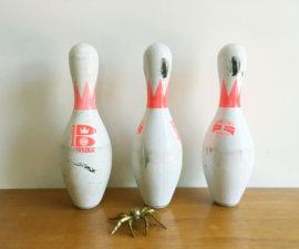 3 wit/fluor roze vintage bowling pins. Originele retro kegels - Brunswick