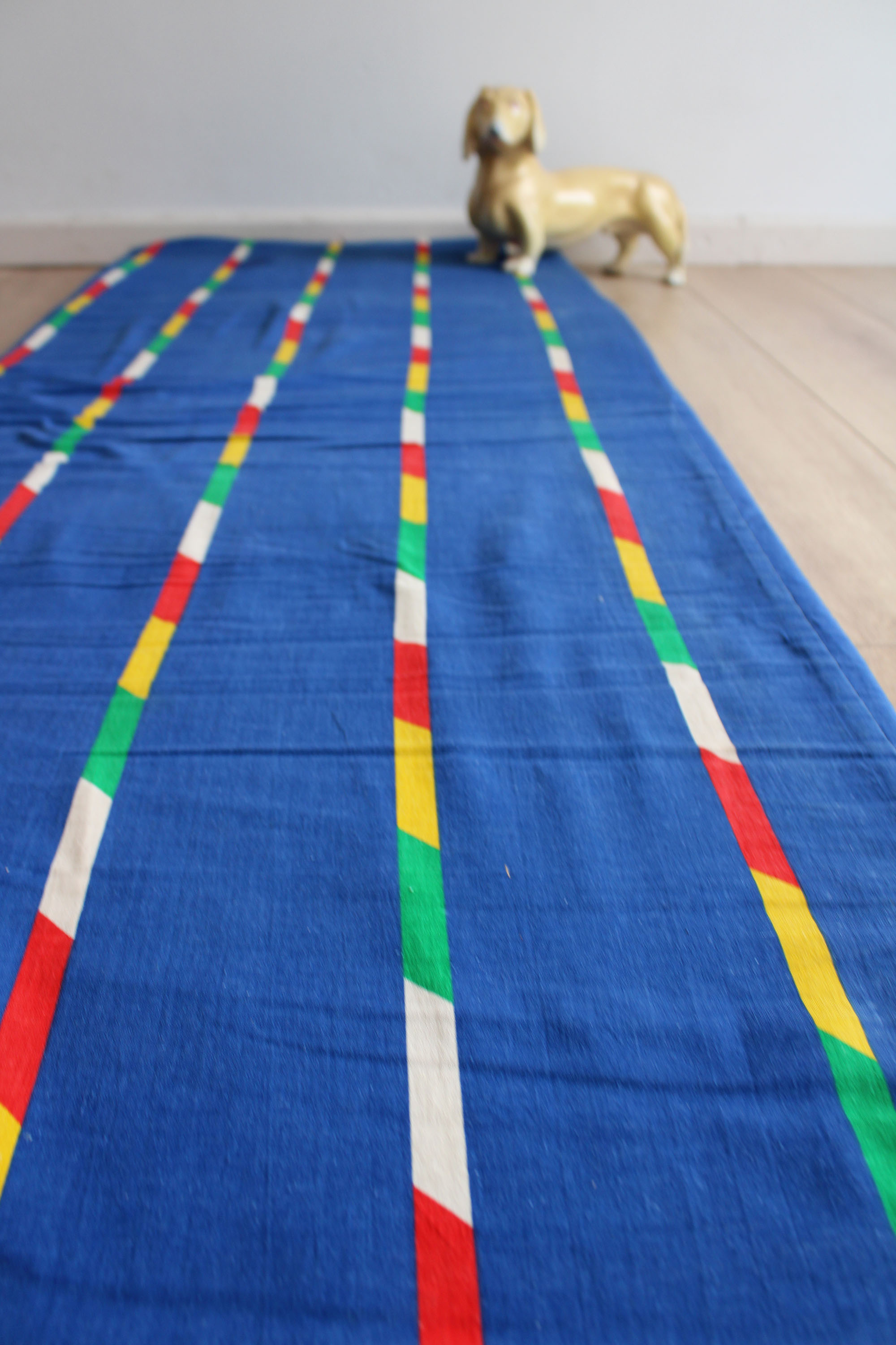 Blauw vintage logeermatras. Opvouwbaar retro matras / speelkussen