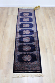 Lang blauw Oosters kleed / loper. Handgemaakt vintage Perzisch tapijt