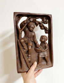 Vintage wandpaneel, 2 kinderen die appels plukken. Retro plaquette - herfst