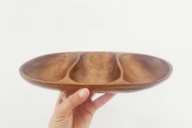 Houten vintage schaal met vakjes. Boho retro snackschaal