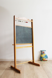 Vintage schoolbord met telraam. Houten retro krijt / tekenbord