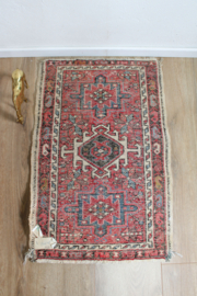 Roze vintage tapijtje / deur / badmat. Handgemaakt kleurrijk vloerkleed.