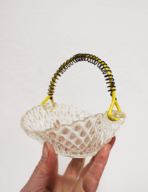 Glazen vintage bonbon schaaltje met hadvat. Retro bakje