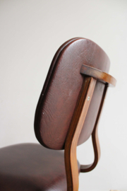 Houten vintage stoel met bruin skai leer. Mid Century eetkamerstoel