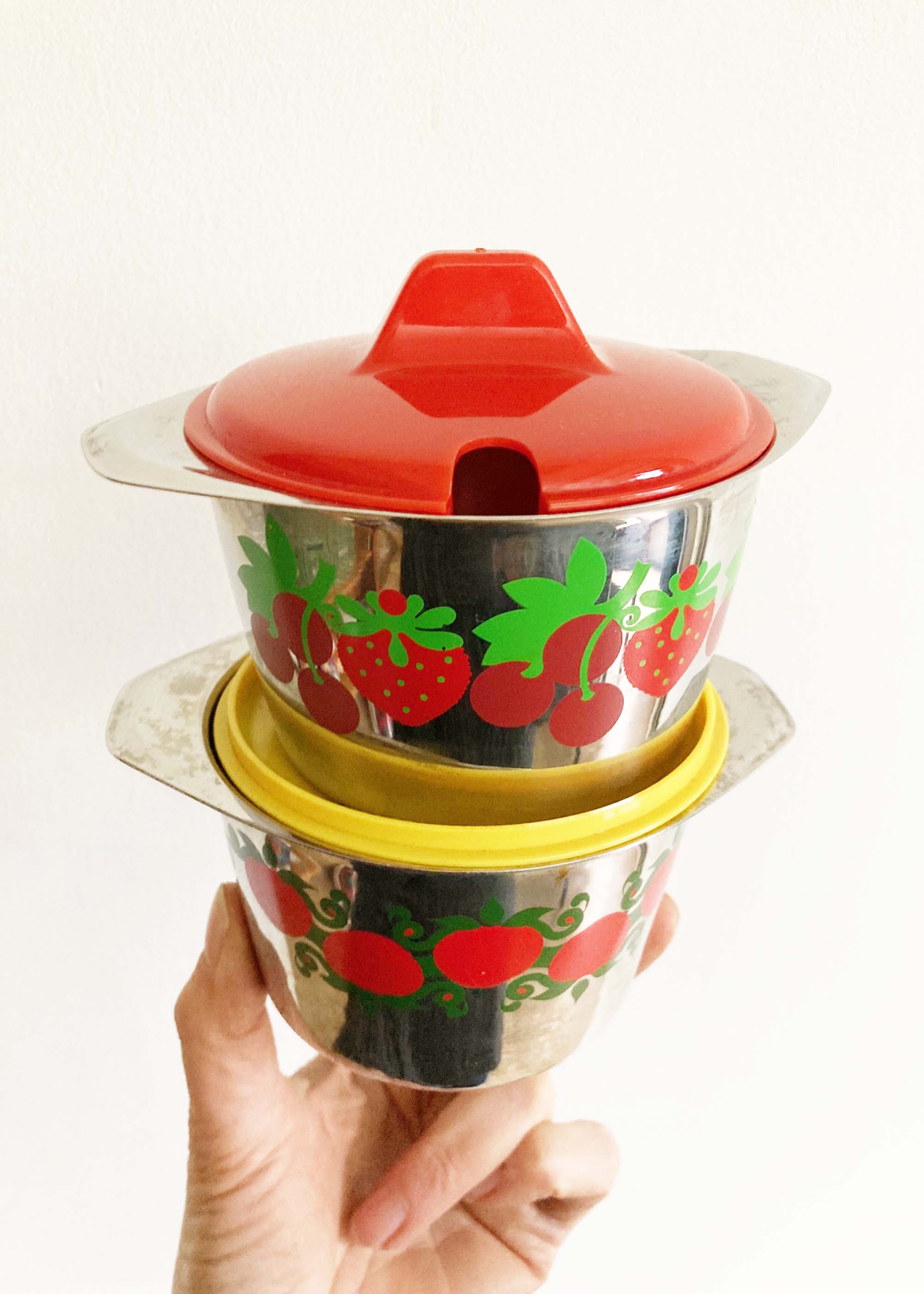 Set van 2 vintage confiture schaaltjes. Vrolijke retro fruit bakjes