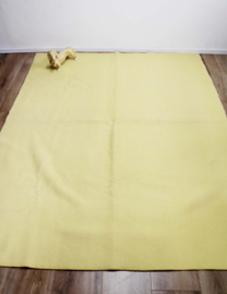 Grote gele vintage deken van Aabe. Wollen retro sprei - 183 x 235 cm.