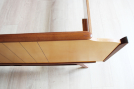 Houten vintage bedframe. Mid Century retro design bed / twijfelaar