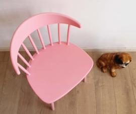 Roze kunststof spijlenstoel / tuinstoel
