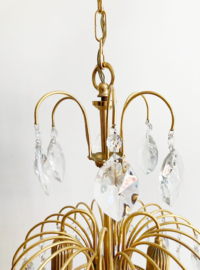 Kleine goudkleurige vintage kroonluchter. Hollywood Regency hanglamp