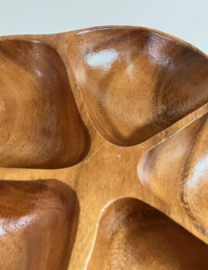 Houten vintage schaal met vakken. Boho retro snackschaal