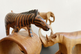 Set van 4 handgesneden servetringen met dieren. Houten vintage servethouders.