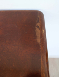 Vintage eettafel met uitschuifbaar blad. Houten retro design tafel.