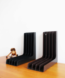Set vintage platenhouders voor LP's. Retro elpee houder, zwart / bruin