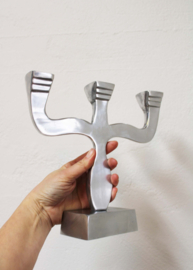 Vintage Brutalist kandelaar. Retro design kaarsenhouder