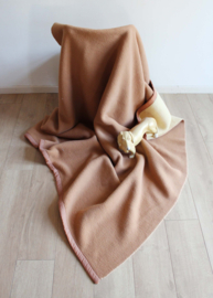 Bruin / gele retro deken van dralon.  Vegan sprei/ vintage plaid