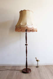 Royale vintage schemerlamp met kap. Retro vloerlamp a la oma.