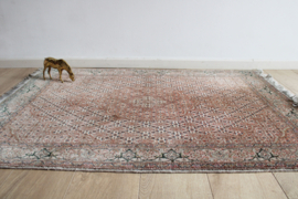 Handgemaakt Oosters tapijt met bloemen.  Authentiek vintage kleed in o.a. roze