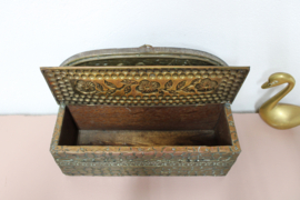 Antiek koperen bakje met Hollands tafereel. Handgemaakt vintage kaarsendoos met deksel