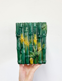 Twee vintage majolica bloempotten. Groene retro Bamboe potten