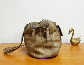 Bruin lederen handtas met dubbele vakken - Hide & Stitches . Leren dames tas