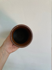 Houten vintage vaasje. Handgemaakte retro vaas.