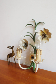 Romantische vintage wandlamp met bloemen. Hollywood regency stijl lamp.