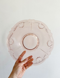 Glazen vintage bord, rosé. Art Deco sierbord van roze glas
