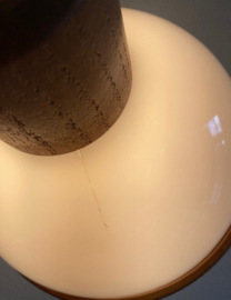 Houten vintage wandlamp met witte kap. Retro design lamp - Steinhauer