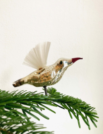 Glazen vintage kerstversiering-vogel. Antieke kerstbal  op knijpertje