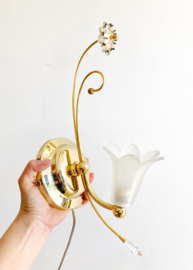 Vintage wandlampje met glazen bloem kap. Hollywood Regency stijl lampje
