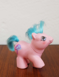 Baby Sniffles met ketting. Vintage My Little Pony - G1 - Hasbro. Retro MLP baby paardje