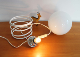 Witte vintage tafellamp - Woja Holland?  Retro design bol lamp op spiraal