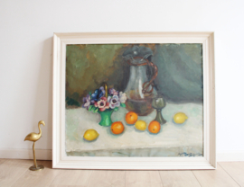 Groot olieverf schilderij op doek in lijst. Stilleven met sinaasappels en bloemen.