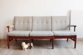 Prachtige Deense design bank - Farstrup Møbler. Retro sofa met beige wollen bekleding