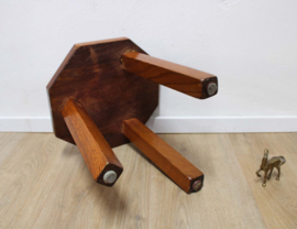 Robuust vintage krukje. Brutalist planten / bijzet tafel