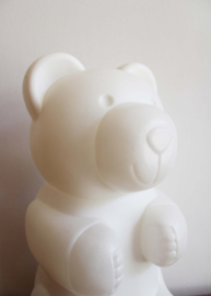 Witte retro Gummy Bear lamp. Vintage tafellamp in beertjes vorm.