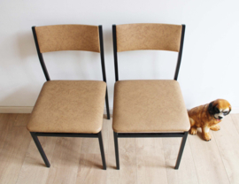 Twee vintage eetkamer stoelen  Retro design stoelen, Pastoe stijl.
