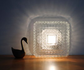 Vierkante vintage plafonnière van dik gebobbeld glas. Retro plafond/wand lamp