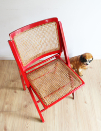Houten vintage klapstoel met webbing zitting. Retro stoel / folding chair