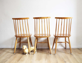 Set van 3 vintage spijlenstoelen. Houten retro stoelen.