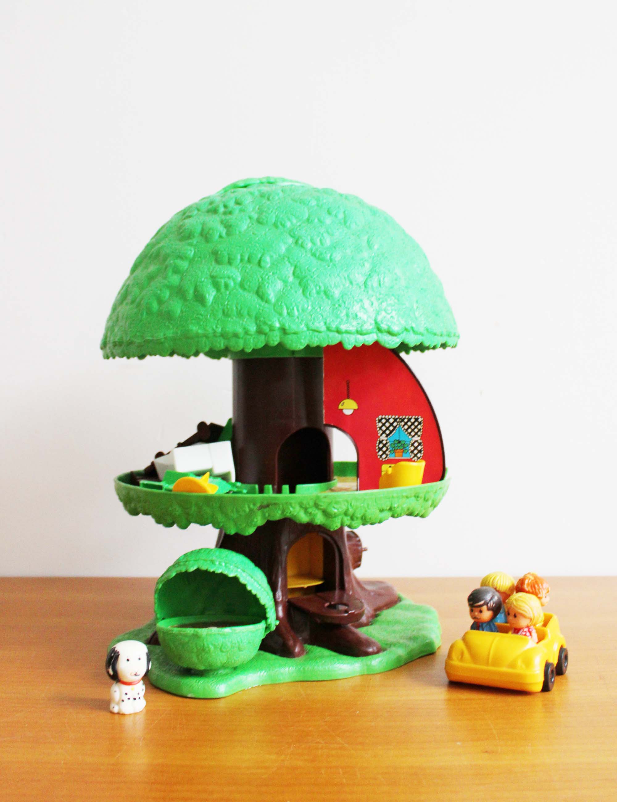 Vintage speelboom met Tree Tots family, incompleet. Retro TreeHouse met poppetjes