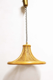 Grote vintage lamp van rotan en webbing. Wabi Sabi retro hanglamp