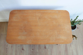 Houten vintage bijzettafel. Mid Century retro design tafeltje