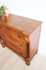 Antieke houten (eiken?)  ladekast. Empire stijl vintage kast / commode