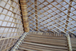 Klein vintage rotan kastje. Rieten Boho kast voor op de kinderkamer