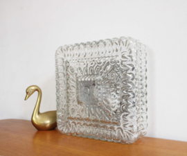 Vierkante vintage plafonnière van dik gebobbeld glas. Retro plafond/wand lamp