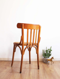 Vintage stoeltje in Thonet stijl. Houten retro cafe/herberg stoel