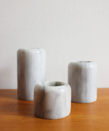 Set van 3 marmeren waxinelichthouders. Natuurstenen vintage kandelaars